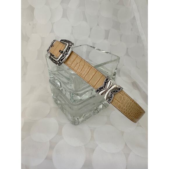 Vtg BRIGHTON Womens M -L belt Cream & Tan REVERSIBLE Leather Embossed animal - Picture 11 of 12